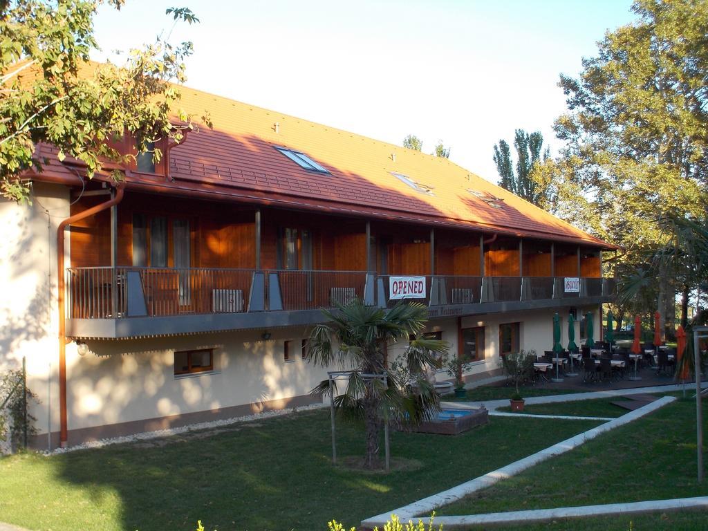 Hotel Halaszkert Badacsony バダチョニトマイ エクステリア 写真