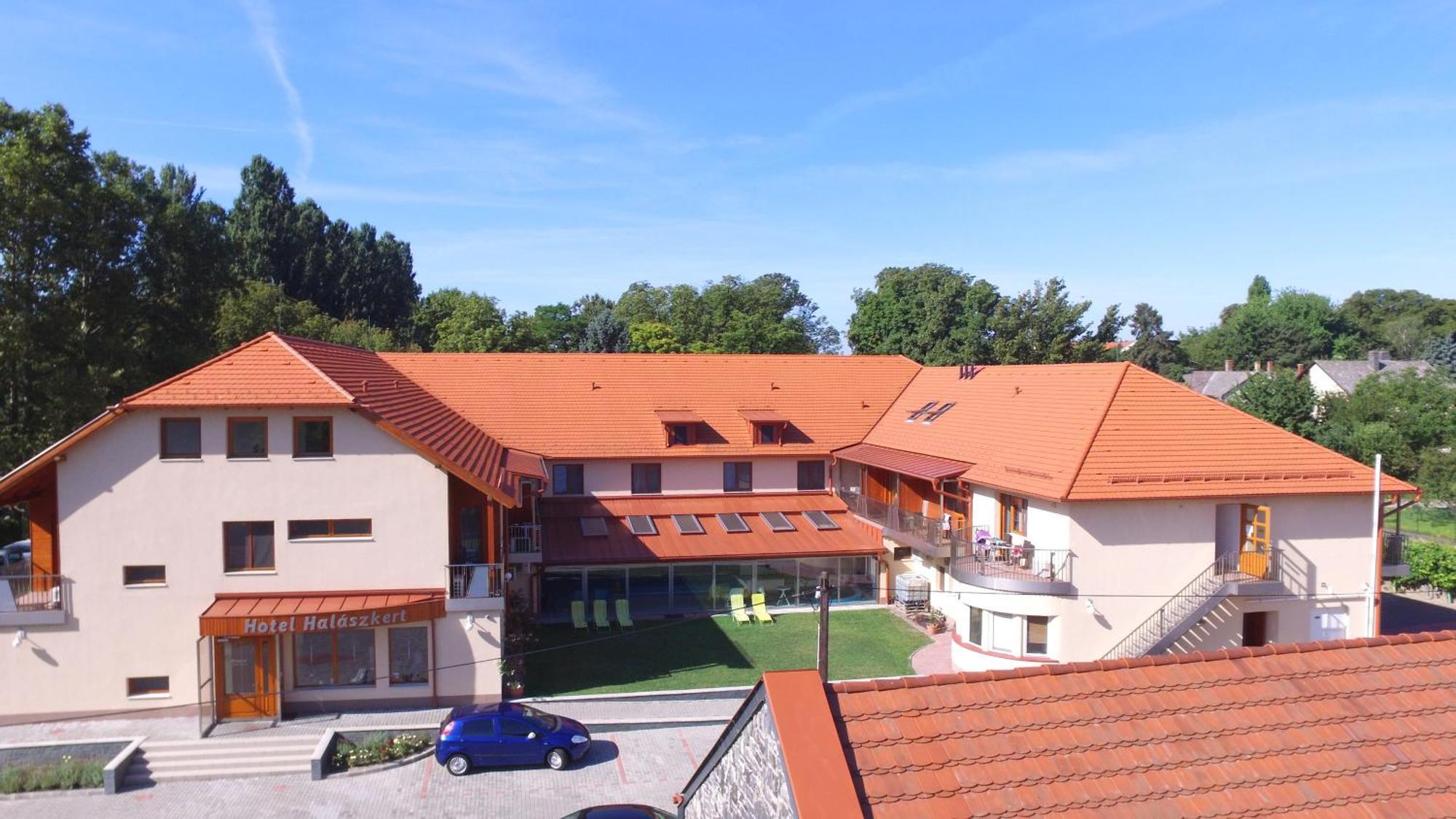 Hotel Halaszkert Badacsony バダチョニトマイ エクステリア 写真