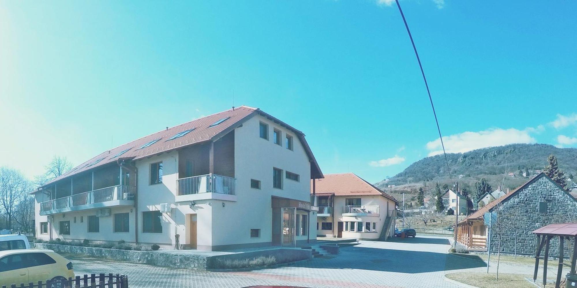 Hotel Halaszkert Badacsony バダチョニトマイ エクステリア 写真