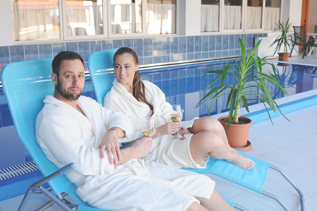 Hotel Halaszkert Badacsony バダチョニトマイ エクステリア 写真