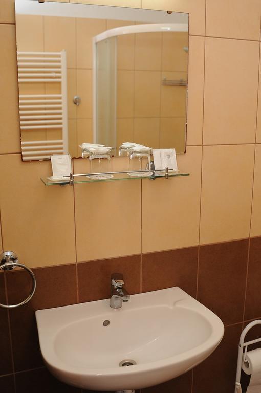 Hotel Halaszkert Badacsony バダチョニトマイ エクステリア 写真